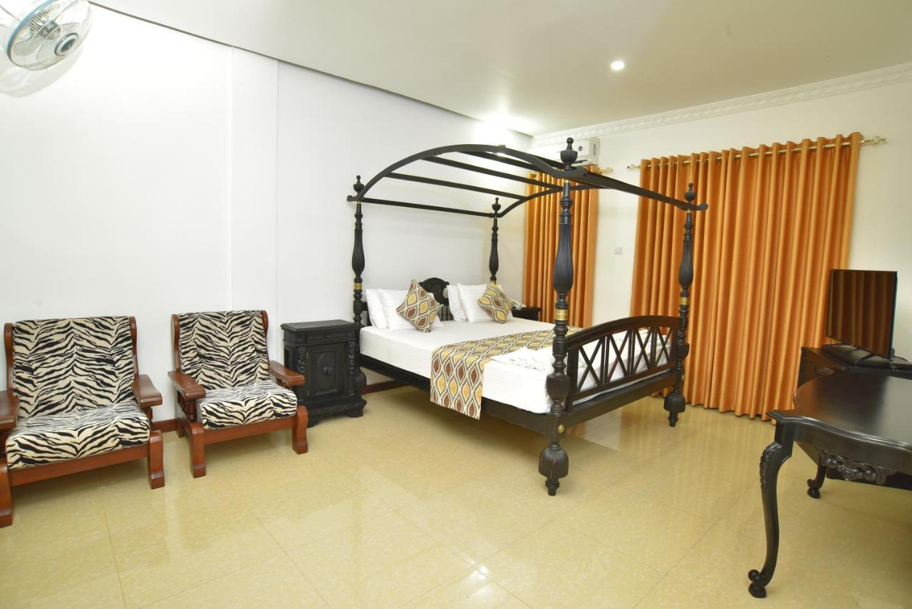 קאדוולה Hotel Queensbury Malabe מראה חיצוני תמונה