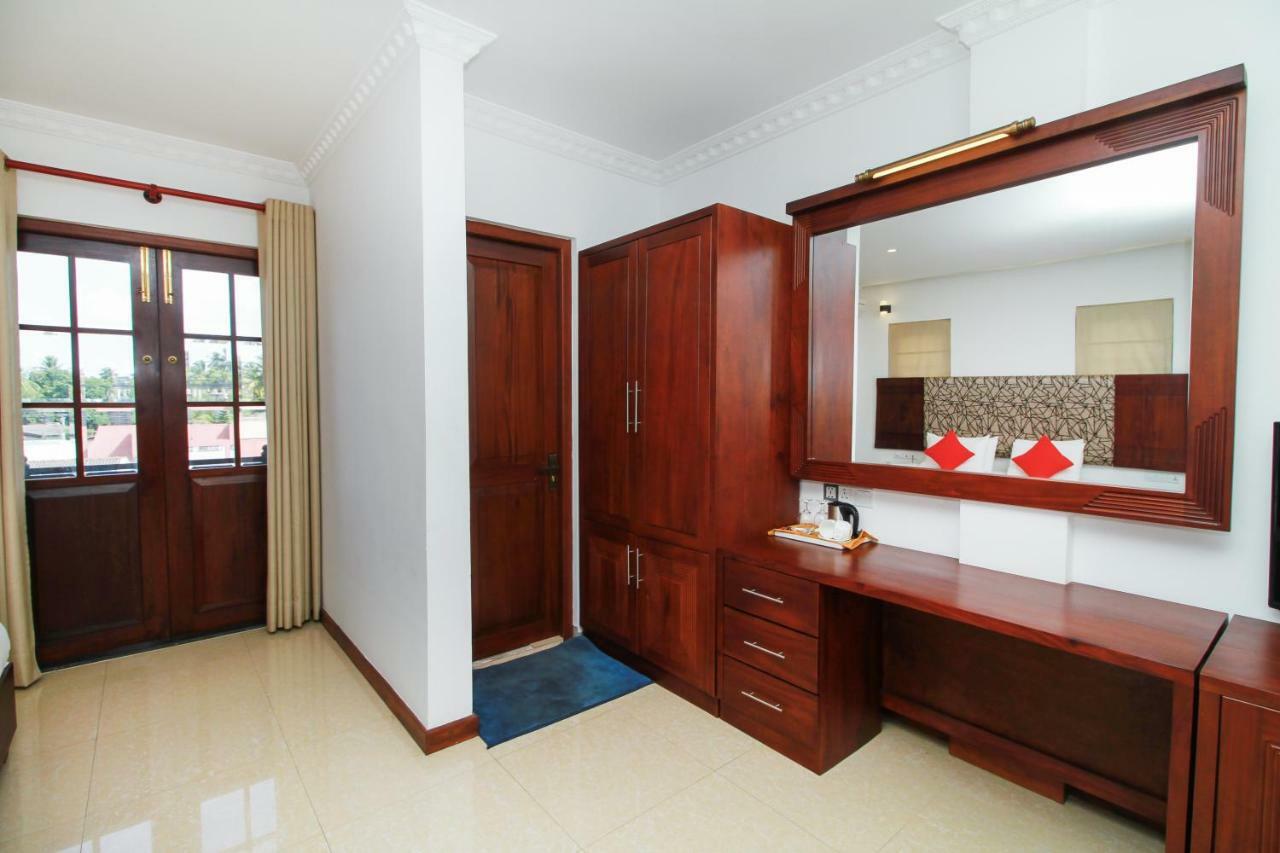 קאדוולה Hotel Queensbury Malabe מראה חיצוני תמונה
